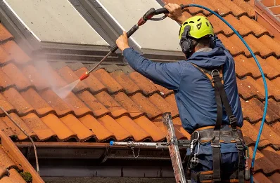 Démoussage et hydrofuge de toiture à Curgies
